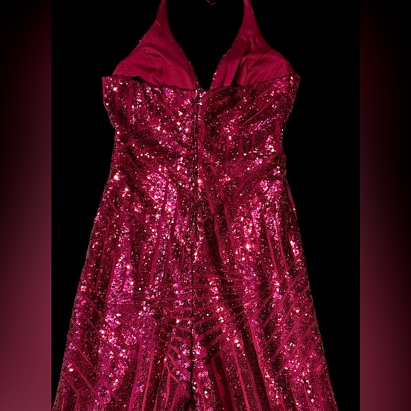 Premier Amour Halter Sequin Jumpsuit . Size 6. Wine Color - Picture 9 of 9